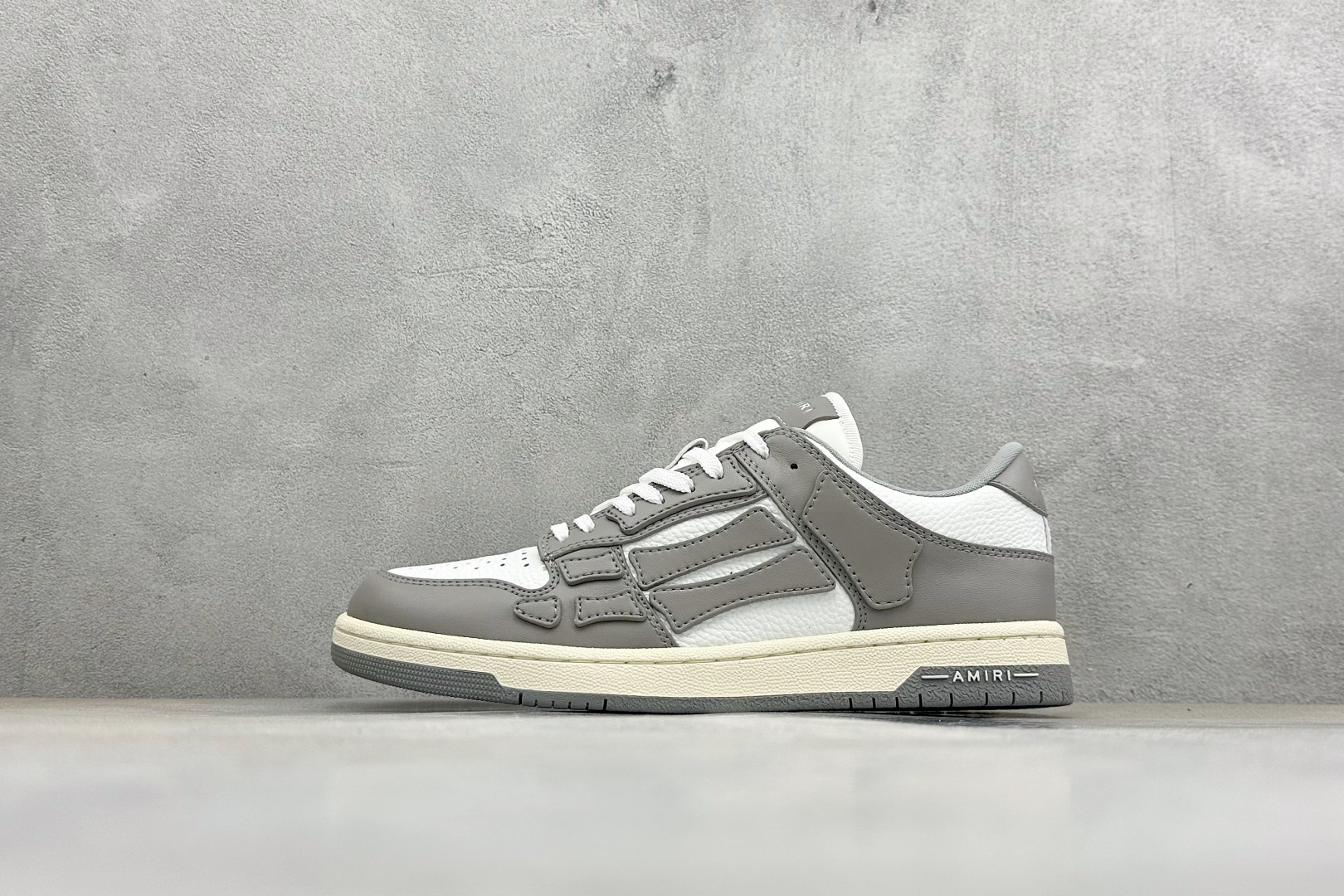 顶级代购版本AMIRI Skel Low Sneakers 洛杉矶街头之王 高奢·埃米尔 骨骼板鞋 MFS003-043 顶级代购版本AMIRI Skel Low Sneakers 洛杉矶街头之王 高奢·埃米尔 骨骼板鞋 MFS003-043