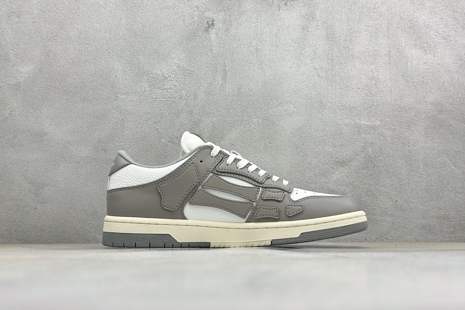 顶级代购版本AMIRI Skel Low Sneakers 洛杉矶街头之王 高奢·埃米尔 骨骼板鞋 MFS003-043 顶级代购版本AMIRI Skel Low Sneakers 洛杉矶街头之王 高奢·埃米尔 骨骼板鞋 MFS003-043
