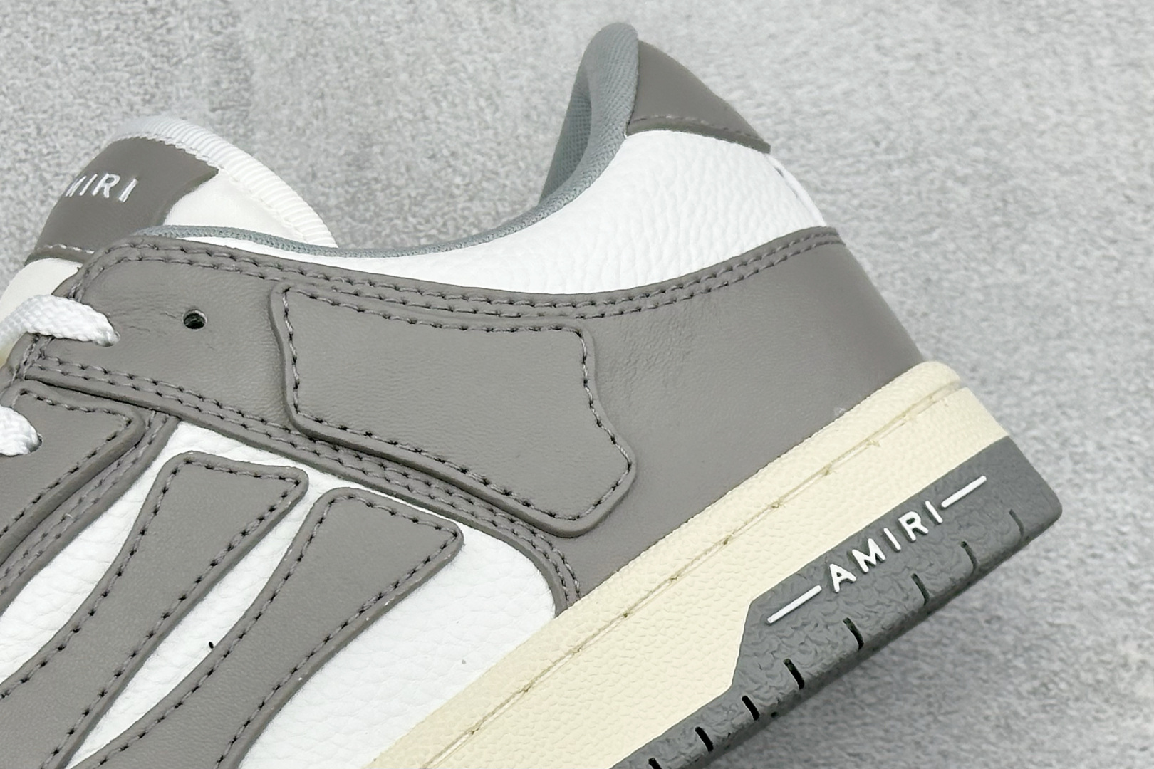 顶级代购版本AMIRI Skel Low Sneakers 洛杉矶街头之王 高奢·埃米尔 骨骼板鞋 MFS003-043 顶级代购版本AMIRI Skel Low Sneakers 洛杉矶街头之王 高奢·埃米尔 骨骼板鞋 MFS003-043