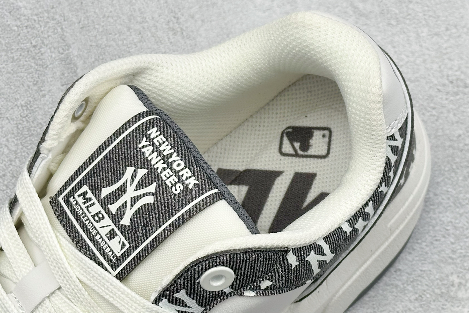 MLB CHUNKY LINER DENIM MONOGRAM BL 纽约洋基队 潮流时尚厚底运动鞋 3ASXM026N-GP005 MLB CHUNKY LINER DENIM MONOGRAM BL 纽约洋基队 潮流时尚厚底运动鞋 3ASXM026N-GP005