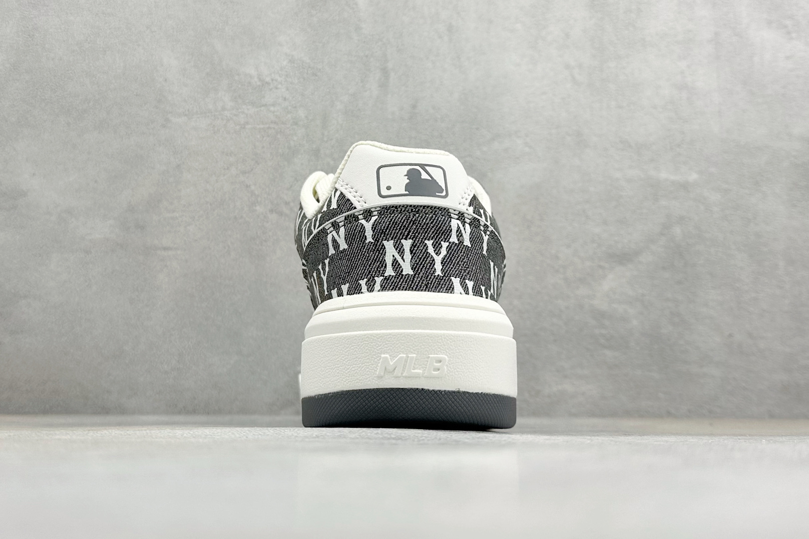 MLB CHUNKY LINER DENIM MONOGRAM BL 纽约洋基队 潮流时尚厚底运动鞋 3ASXM026N-GP005 MLB CHUNKY LINER DENIM MONOGRAM BL 纽约洋基队 潮流时尚厚底运动鞋 3ASXM026N-GP005