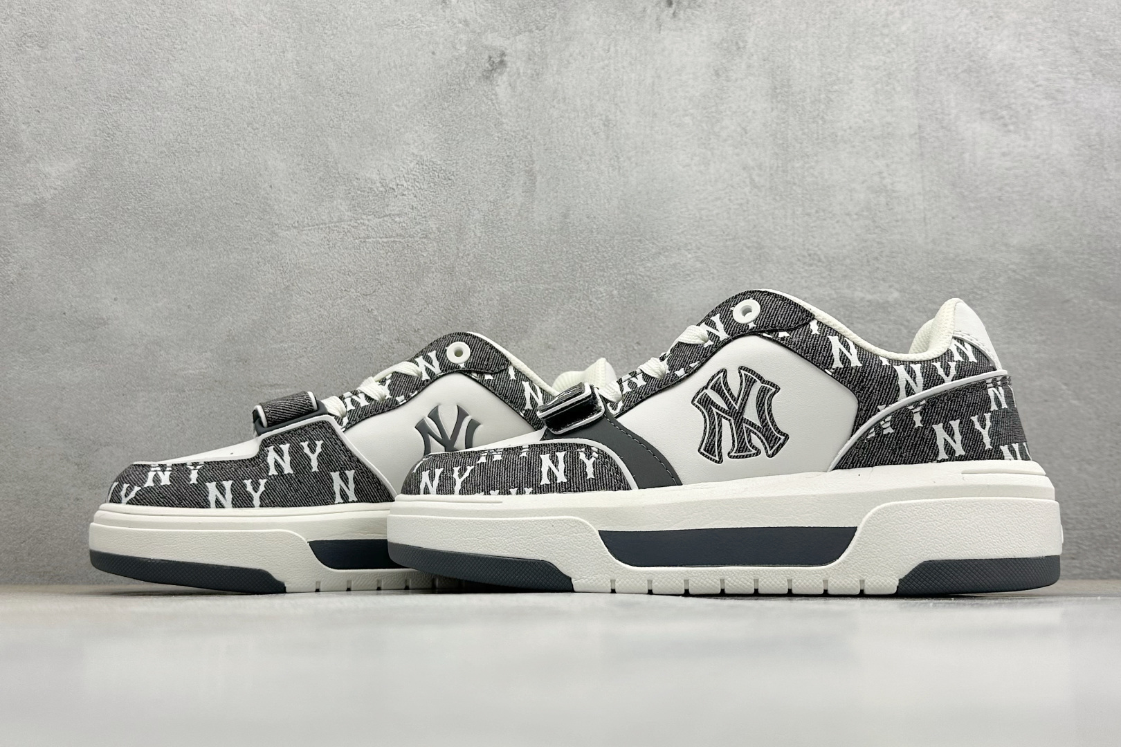 MLB CHUNKY LINER DENIM MONOGRAM BL 纽约洋基队 潮流时尚厚底运动鞋 3ASXM026N-GP005 MLB CHUNKY LINER DENIM MONOGRAM BL 纽约洋基队 潮流时尚厚底运动鞋 3ASXM026N-GP005