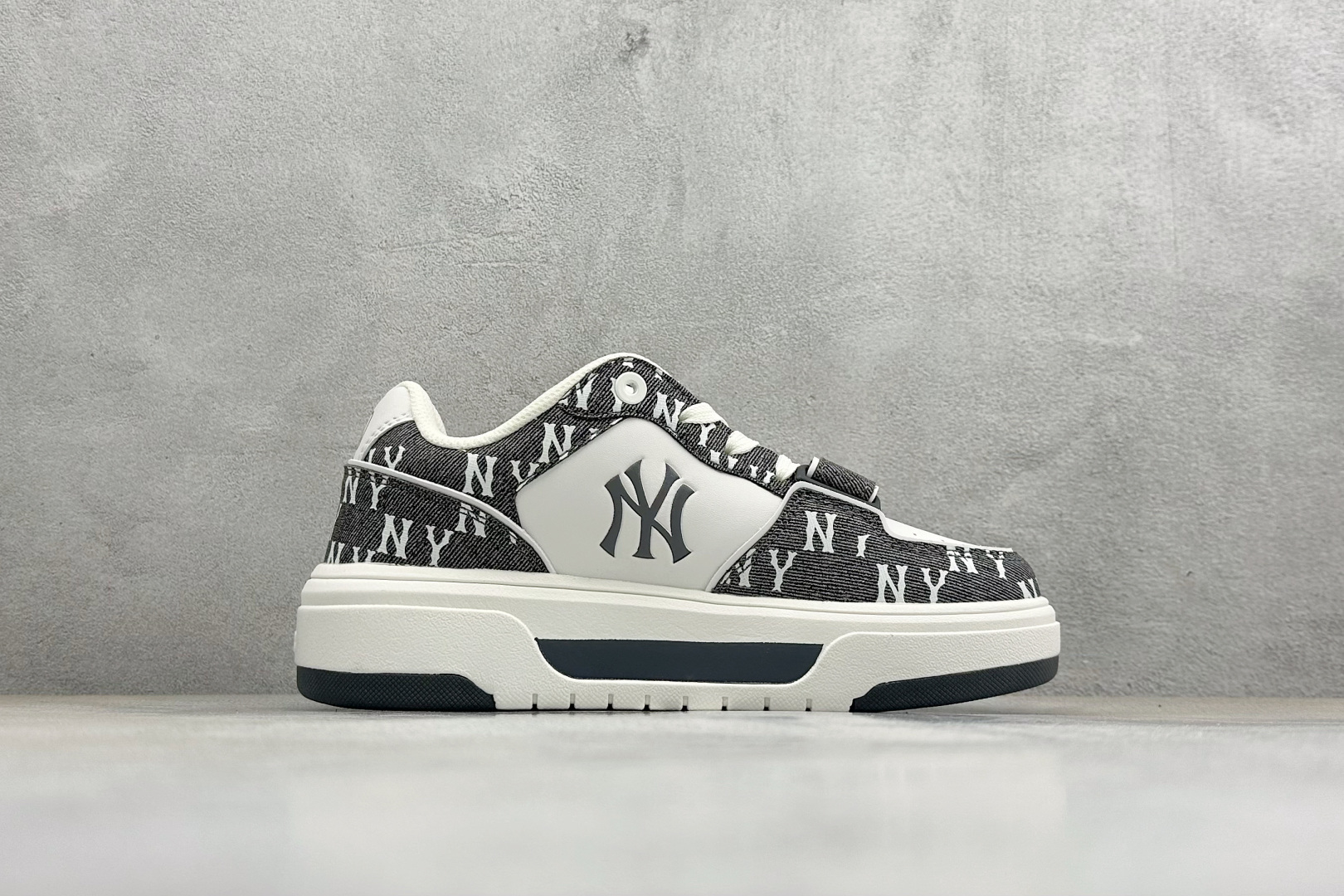 MLB CHUNKY LINER DENIM MONOGRAM BL 纽约洋基队 潮流时尚厚底运动鞋 3ASXM026N-GP005 MLB CHUNKY LINER DENIM MONOGRAM BL 纽约洋基队 潮流时尚厚底运动鞋 3ASXM026N-GP005