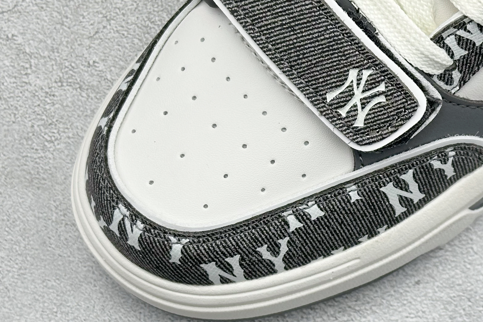 MLB CHUNKY LINER DENIM MONOGRAM BL 纽约洋基队 潮流时尚厚底运动鞋 3ASXM026N-GP005 MLB CHUNKY LINER DENIM MONOGRAM BL 纽约洋基队 潮流时尚厚底运动鞋 3ASXM026N-GP005