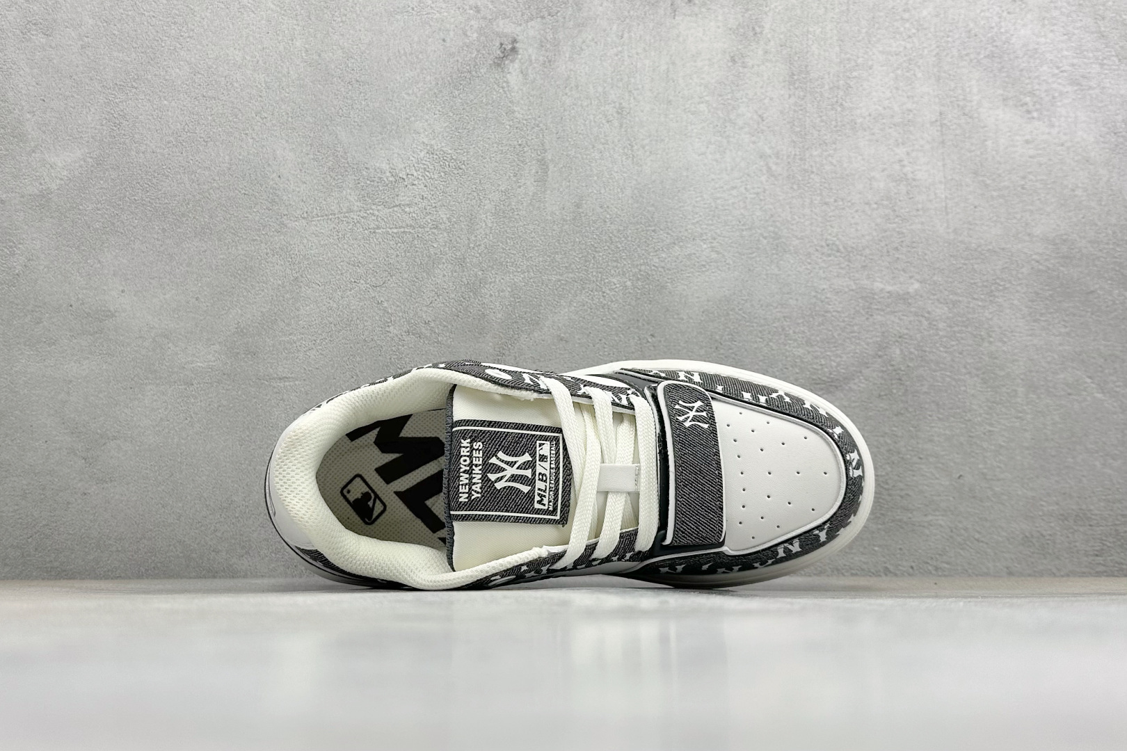 MLB CHUNKY LINER DENIM MONOGRAM BL 纽约洋基队 潮流时尚厚底运动鞋 3ASXM026N-GP005 MLB CHUNKY LINER DENIM MONOGRAM BL 纽约洋基队 潮流时尚厚底运动鞋 3ASXM026N-GP005