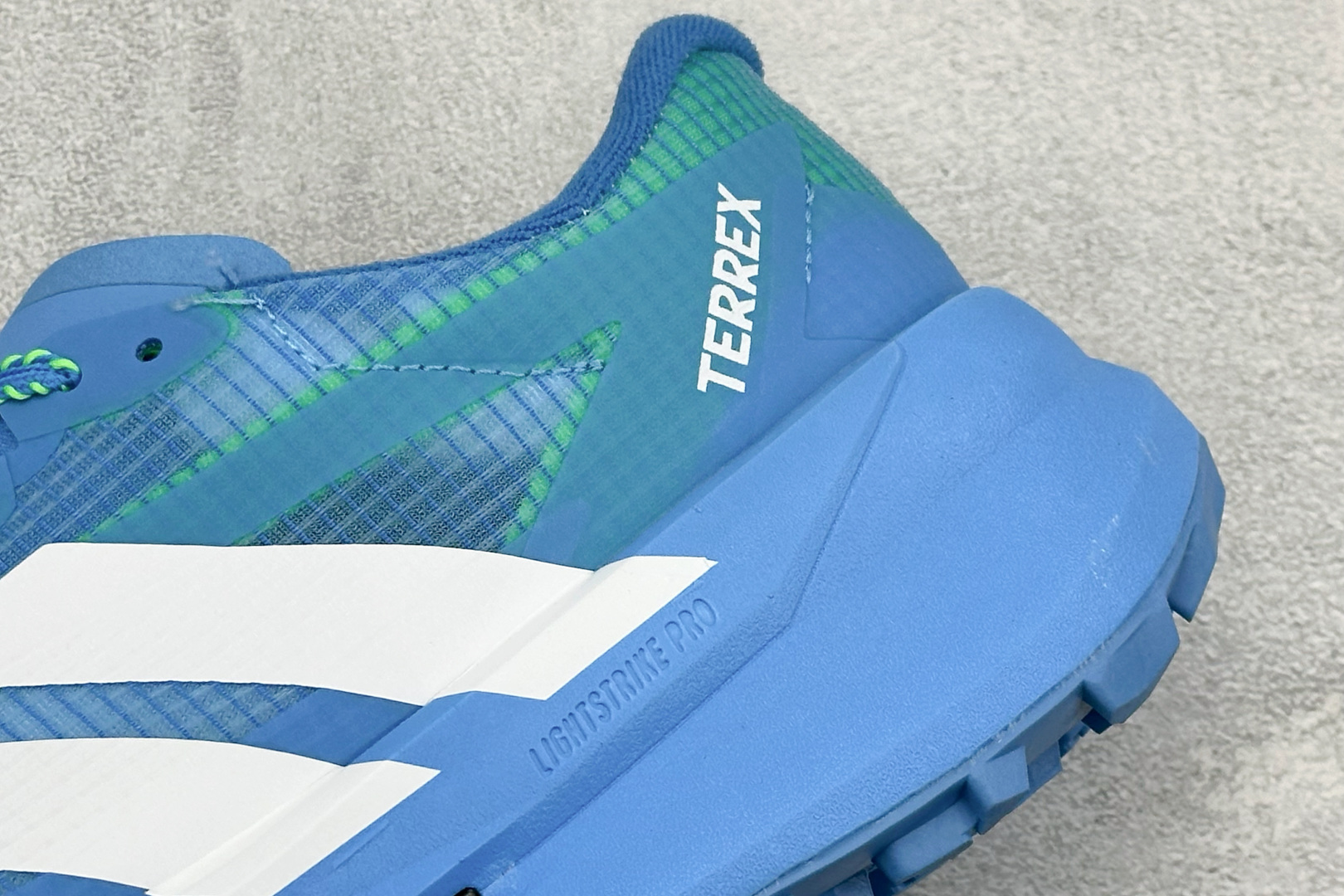 Adidas Terrex Agravic Speedult 2 阿迪超轻透气缓震跑鞋 三叶草清风系列 网面透气鞋面 穿孔气垫 HP0979 Adidas Terrex Agravic Speedult 2 阿迪超轻透气缓震跑鞋 三叶草清风系列 网面透气鞋面 穿孔气垫 HP0979