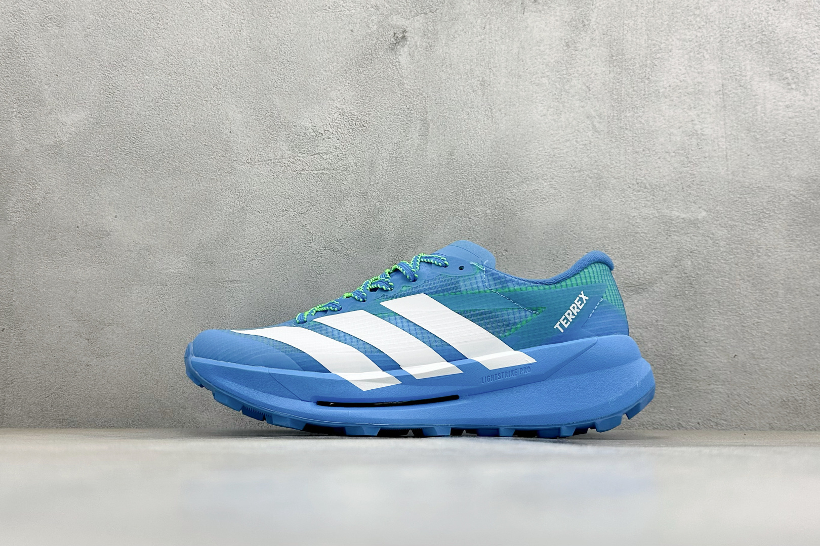 Adidas Terrex Agravic Speedult 2 阿迪超轻透气缓震跑鞋 三叶草清风系列 网面透气鞋面 穿孔气垫 HP0979 Adidas Terrex Agravic Speedult 2 阿迪超轻透气缓震跑鞋 三叶草清风系列 网面透气鞋面 穿孔气垫 HP0979