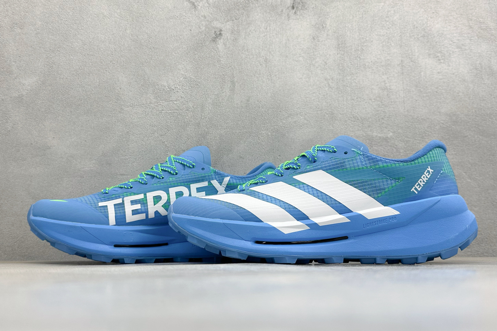 Adidas Terrex Agravic Speedult 2 阿迪超轻透气缓震跑鞋 三叶草清风系列 网面透气鞋面 穿孔气垫 HP0979 Adidas Terrex Agravic Speedult 2 阿迪超轻透气缓震跑鞋 三叶草清风系列 网面透气鞋面 穿孔气垫 HP0979