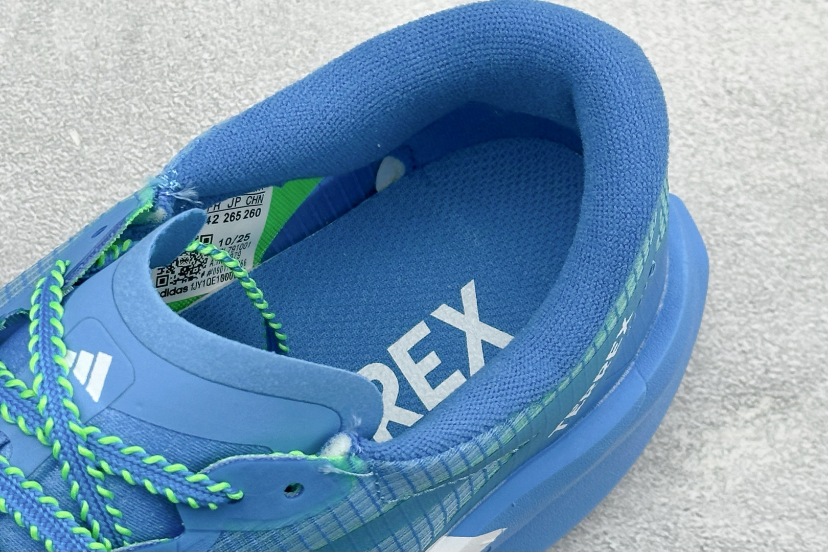 Adidas Terrex Agravic Speedult 2 阿迪超轻透气缓震跑鞋 三叶草清风系列 网面透气鞋面 穿孔气垫 HP0979 Adidas Terrex Agravic Speedult 2 阿迪超轻透气缓震跑鞋 三叶草清风系列 网面透气鞋面 穿孔气垫 HP0979
