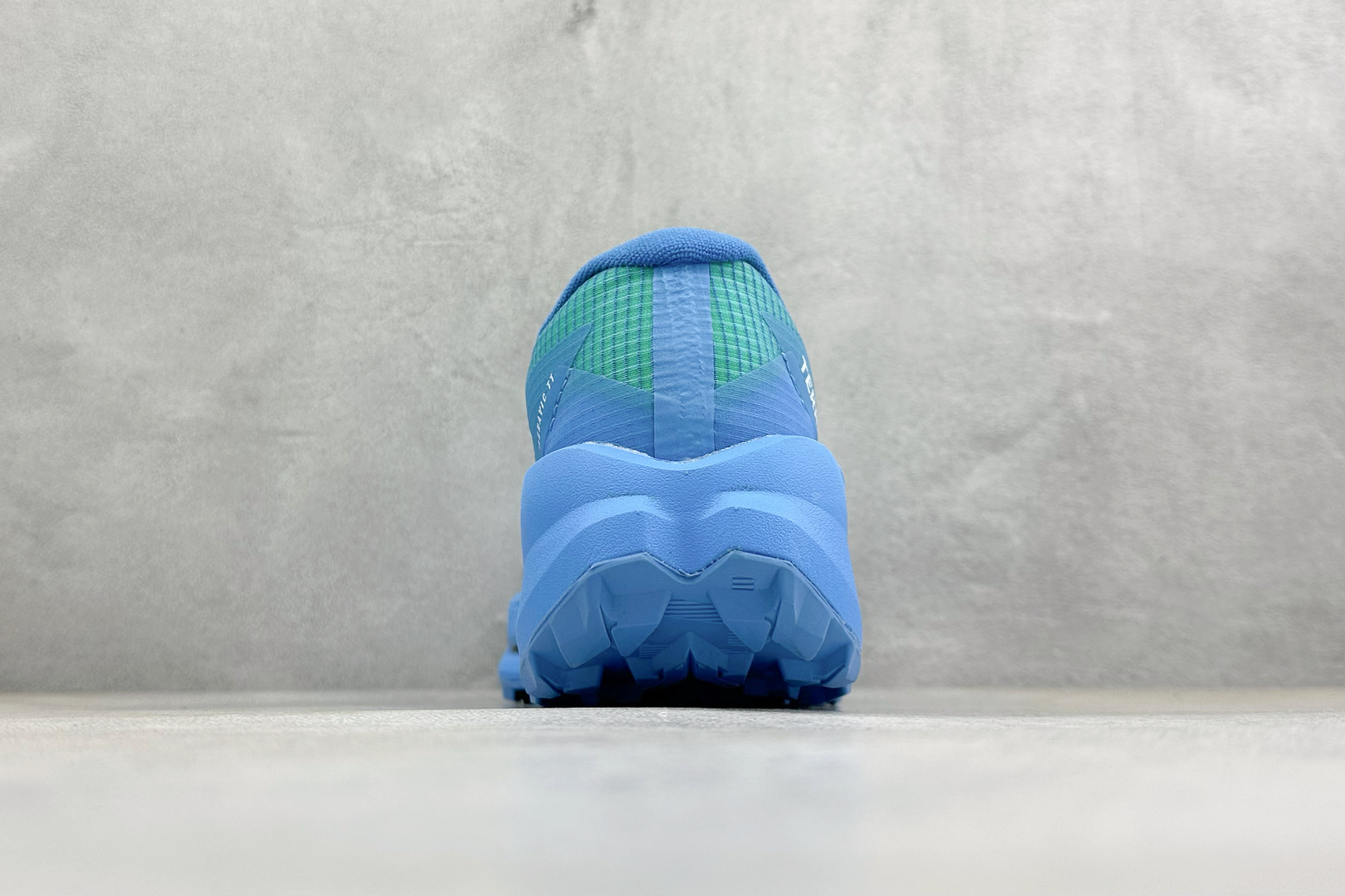 Adidas Terrex Agravic Speedult 2 阿迪超轻透气缓震跑鞋 三叶草清风系列 网面透气鞋面 穿孔气垫 HP0979 Adidas Terrex Agravic Speedult 2 阿迪超轻透气缓震跑鞋 三叶草清风系列 网面透气鞋面 穿孔气垫 HP0979
