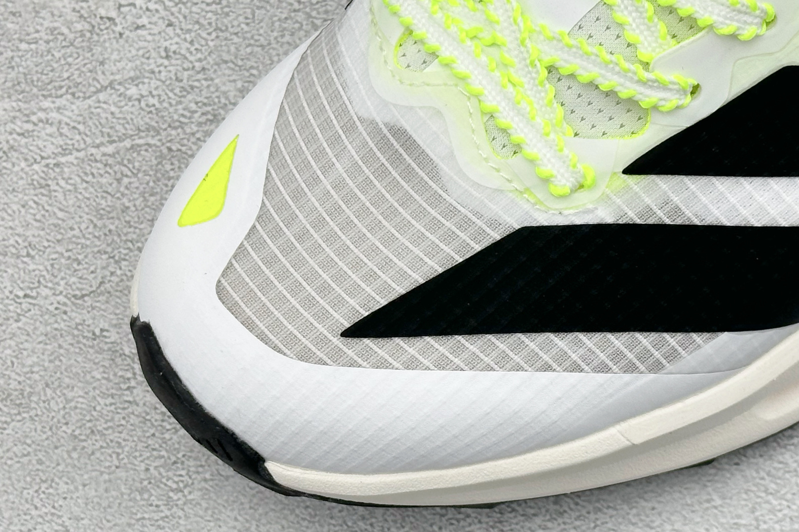 Adidas Terrex Agravic Speedult 2 阿迪超轻透气缓震跑鞋 三叶草清风系列 网面透气鞋面 穿孔气垫 HP7011 Adidas Terrex Agravic Speedult 2 阿迪超轻透气缓震跑鞋 三叶草清风系列 网面透气鞋面 穿孔气垫 HP7011