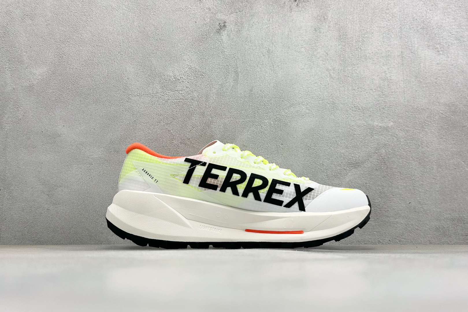 Adidas Terrex Agravic Speedult 2 阿迪超轻透气缓震跑鞋 三叶草清风系列 网面透气鞋面 穿孔气垫 HP7011 Adidas Terrex Agravic Speedult 2 阿迪超轻透气缓震跑鞋 三叶草清风系列 网面透气鞋面 穿孔气垫 HP7011