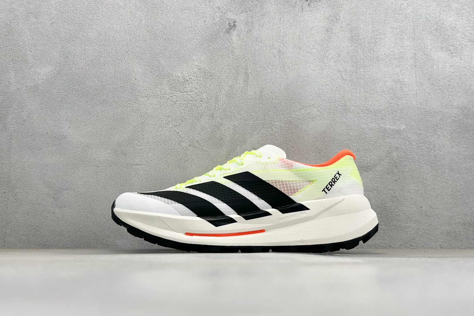 Adidas Terrex Agravic Speedult 2 阿迪超轻透气缓震跑鞋 三叶草清风系列 网面透气鞋面 穿孔气垫 HP7011 Adidas Terrex Agravic Speedult 2 阿迪超轻透气缓震跑鞋 三叶草清风系列 网面透气鞋面 穿孔气垫 HP7011