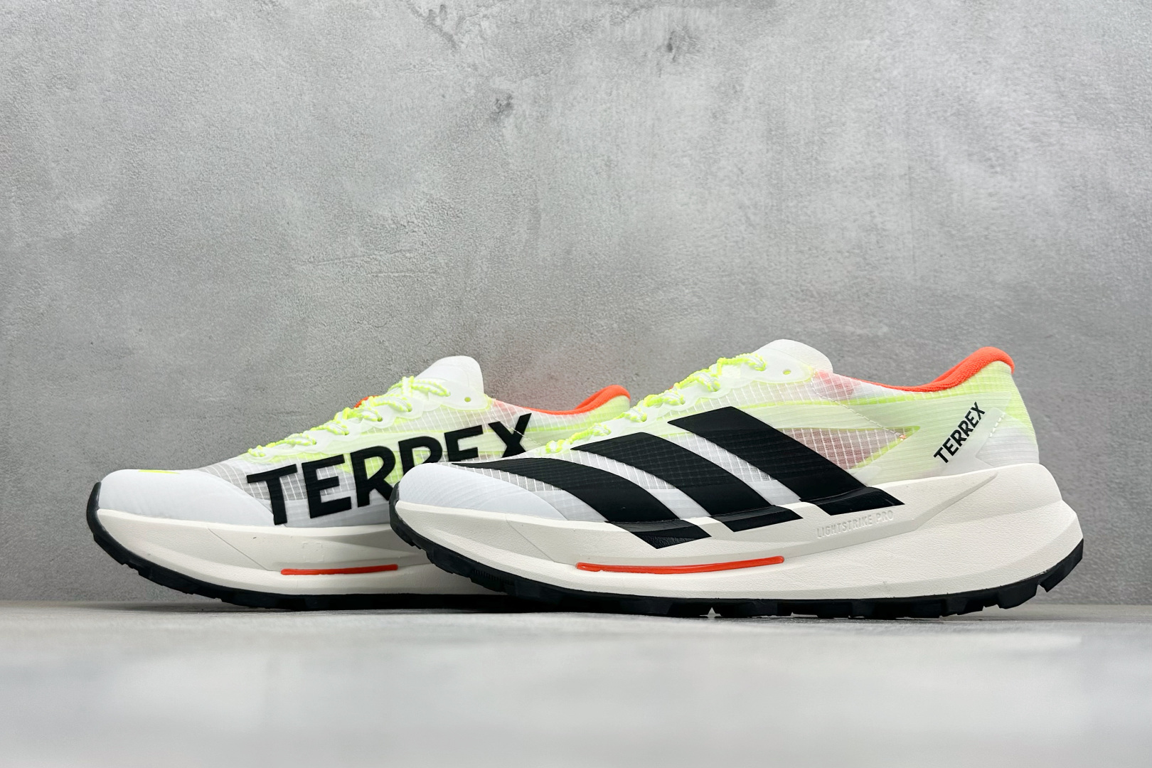 Adidas Terrex Agravic Speedult 2 阿迪超轻透气缓震跑鞋 三叶草清风系列 网面透气鞋面 穿孔气垫 HP7011 Adidas Terrex Agravic Speedult 2 阿迪超轻透气缓震跑鞋 三叶草清风系列 网面透气鞋面 穿孔气垫 HP7011