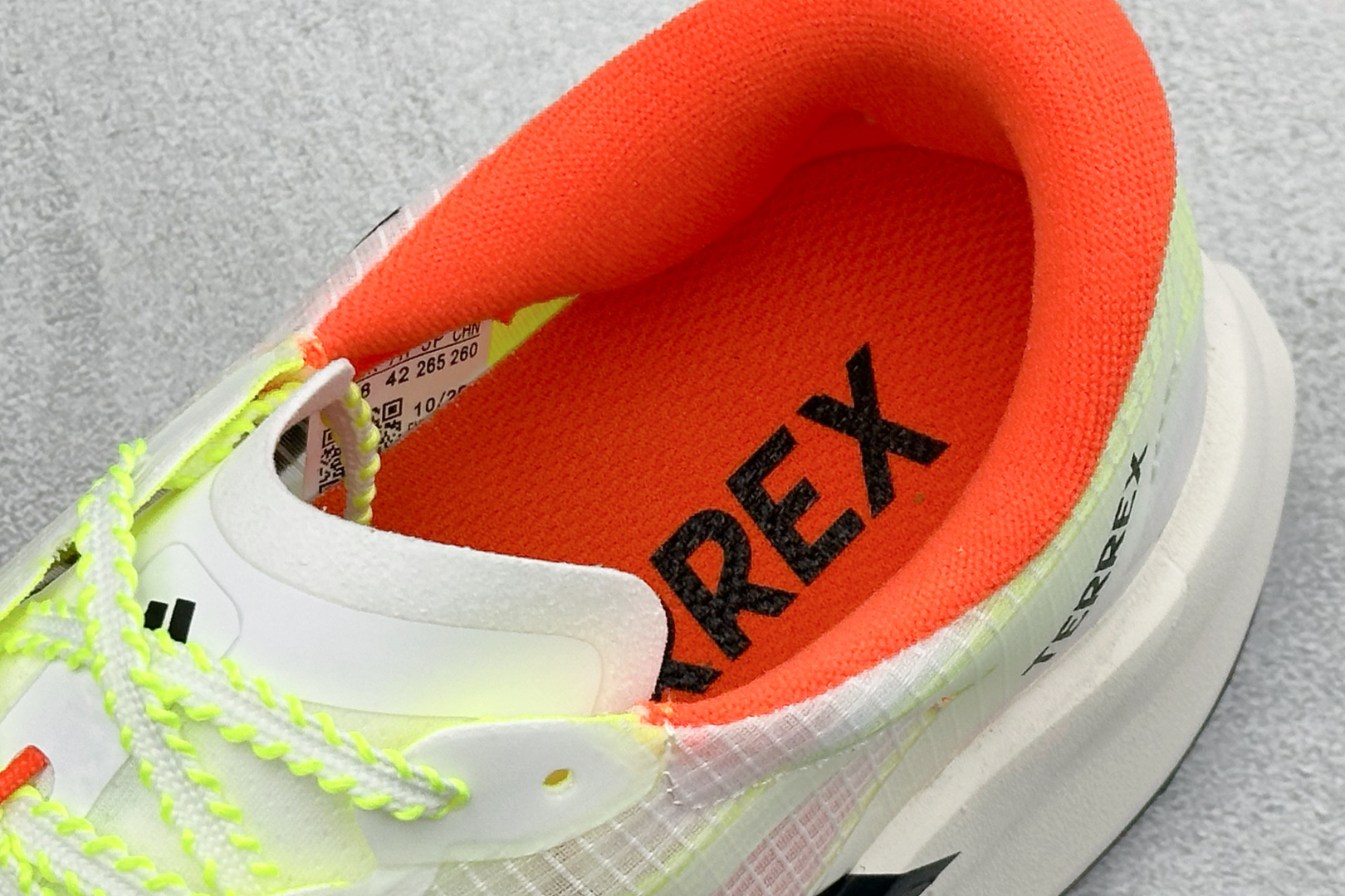 Adidas Terrex Agravic Speedult 2 阿迪超轻透气缓震跑鞋 三叶草清风系列 网面透气鞋面 穿孔气垫 HP7011 Adidas Terrex Agravic Speedult 2 阿迪超轻透气缓震跑鞋 三叶草清风系列 网面透气鞋面 穿孔气垫 HP7011