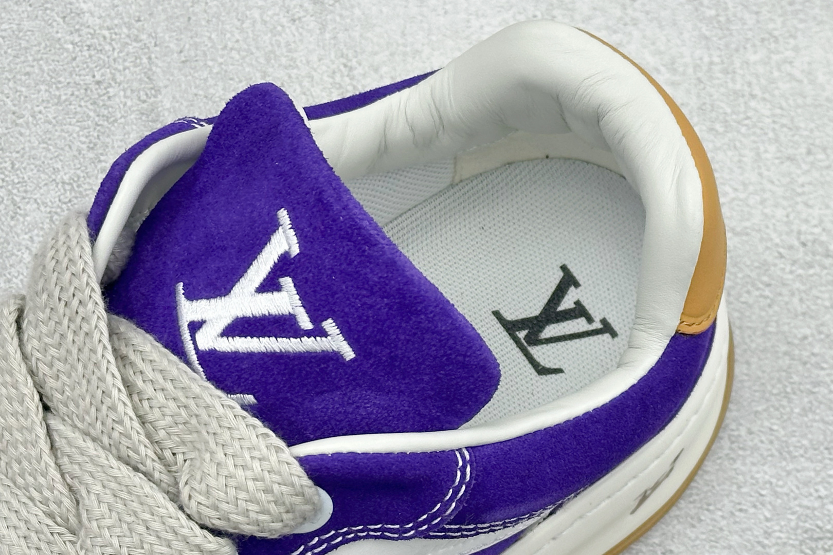 450 LOUIS VUITTON Tilted系列 2026早春全新上架 Tilted Low Sneakers系列低帮复古休闲运动板鞋 广-Chinese UA Cheap High Quatity Brand Clothes Bags handbags Sneakers wholesale wholesaler seller from China Factory suppliers Fashion Clothing Shoes best Quality Beautiful Price 450 LOUIS VUITTON Tilted系列 2026早春全新上架 Tilted Low Sneakers系列低帮复古休闲运动板鞋 广