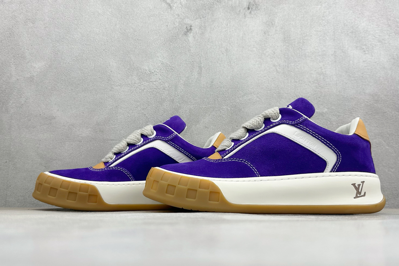 450 LOUIS VUITTON Tilted系列 2026早春全新上架 Tilted Low Sneakers系列低帮复古休闲运动板鞋 广-Chinese UA Cheap High Quatity Brand Clothes Bags handbags Sneakers wholesale wholesaler seller from China Factory suppliers Fashion Clothing Shoes best Quality Beautiful Price 450 LOUIS VUITTON Tilted系列 2026早春全新上架 Tilted Low Sneakers系列低帮复古休闲运动板鞋 广