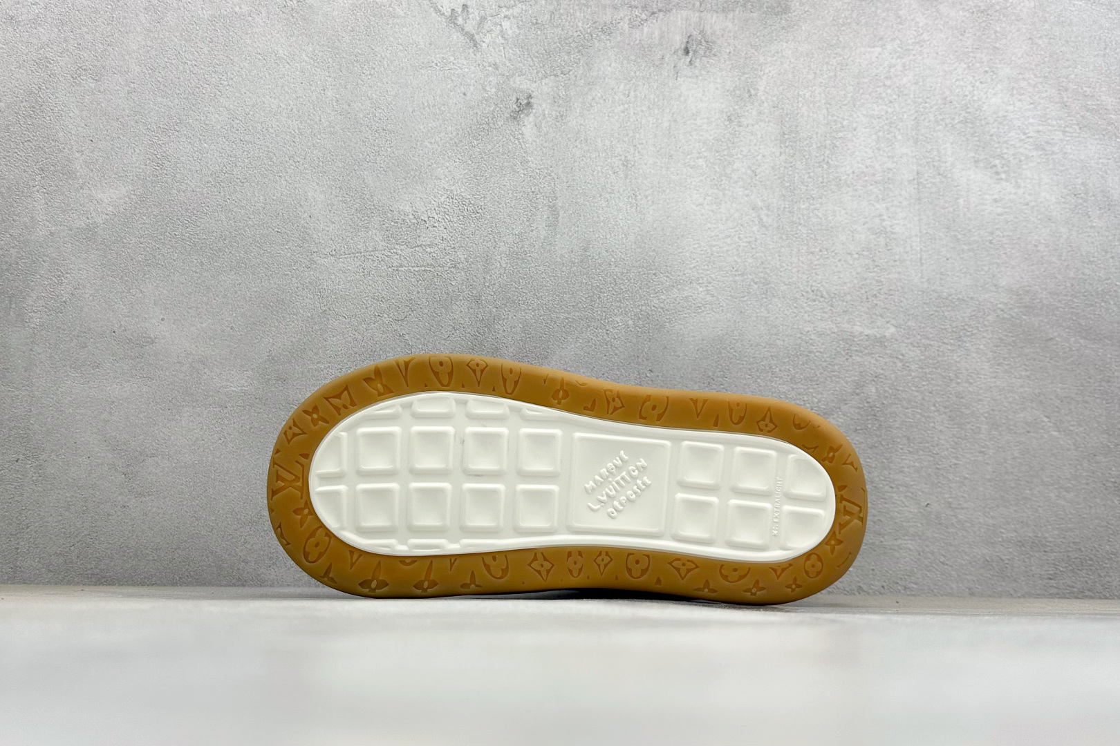 450 LOUIS VUITTON Tilted系列 2026早春全新上架 Tilted Low Sneakers系列低帮复古休闲运动板鞋 广-Chinese UA Cheap High Quatity Brand Clothes Bags handbags Sneakers wholesale wholesaler seller from China Factory suppliers Fashion Clothing Shoes best Quality Beautiful Price 450 LOUIS VUITTON Tilted系列 2026早春全新上架 Tilted Low Sneakers系列低帮复古休闲运动板鞋 广