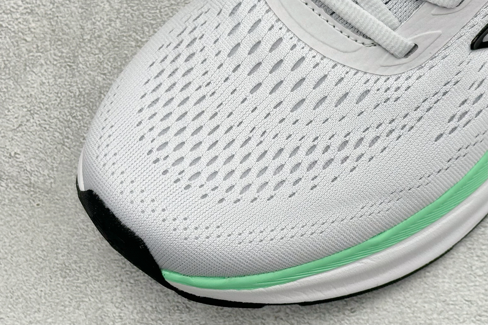 200 New Balance NB Fresh Foam 舒适运动织物防滑耐磨低帮马拉松跑步鞋 MMOR68L