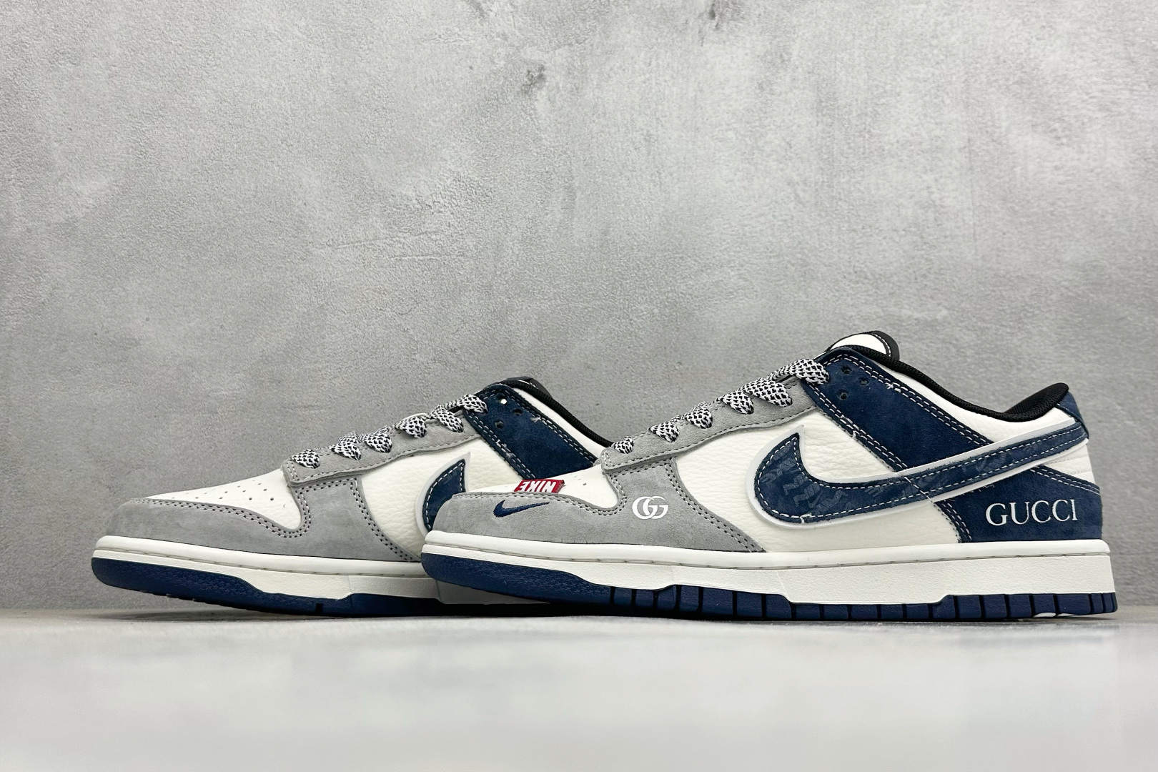 「GUCCI × Nike Dunk 联名限定」 当经典Dunk遇上双G老花 复古与奢感碰撞出高级感 白灰藏蓝三色拼接 XZ5899-107 「GUCCI × Nike Dunk 联名限定」 当经典Dunk遇上双G老花 复古与奢感碰撞出高级感 白灰藏蓝三色拼接 XZ5899-107