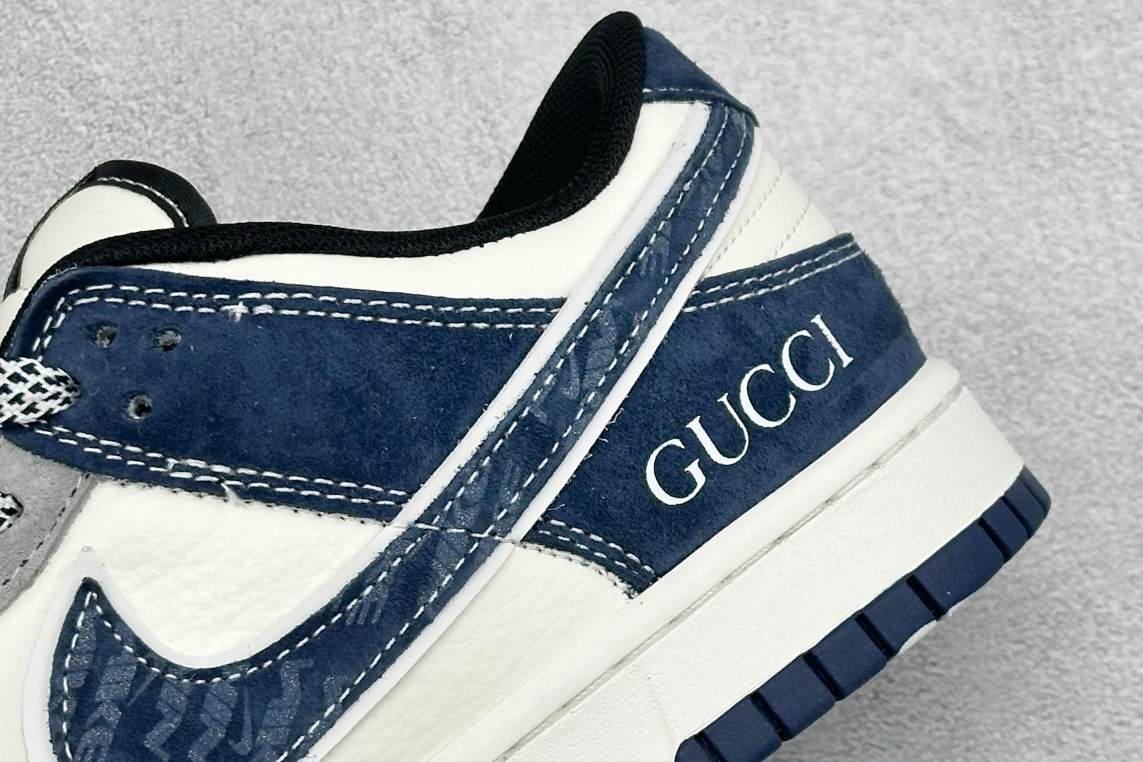 「GUCCI × Nike Dunk 联名限定」 当经典Dunk遇上双G老花 复古与奢感碰撞出高级感 白灰藏蓝三色拼接 XZ5899-107 「GUCCI × Nike Dunk 联名限定」 当经典Dunk遇上双G老花 复古与奢感碰撞出高级感 白灰藏蓝三色拼接 XZ5899-107