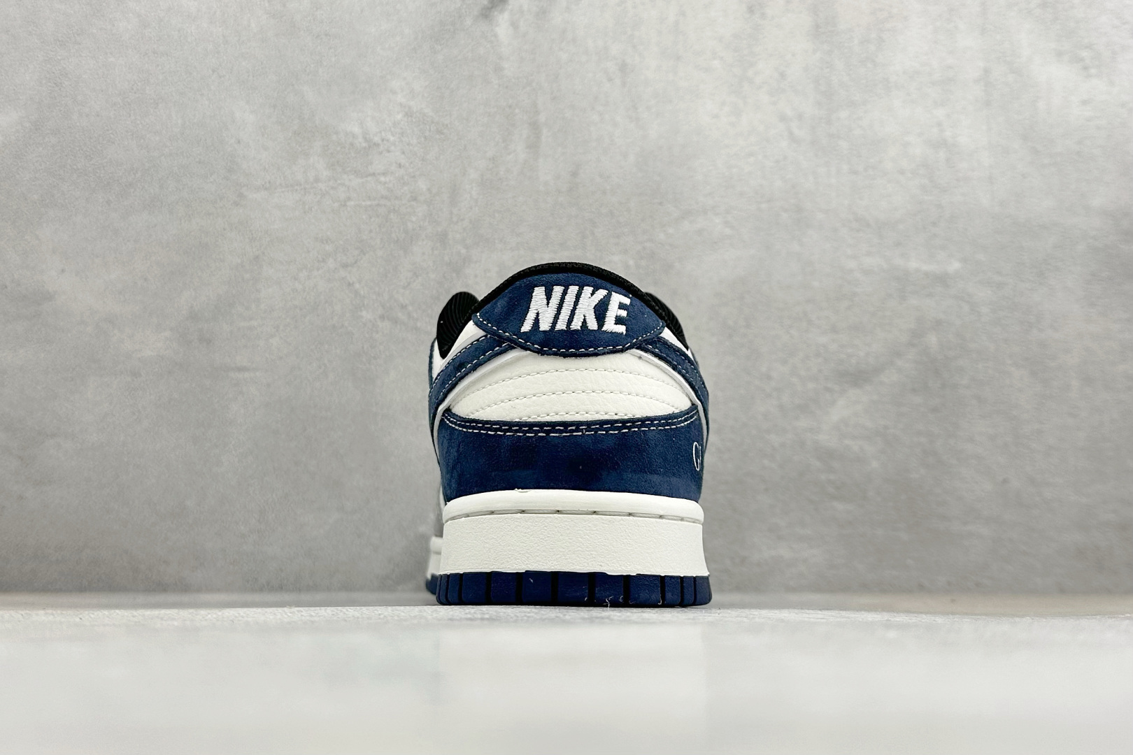 「GUCCI × Nike Dunk 联名限定」 当经典Dunk遇上双G老花 复古与奢感碰撞出高级感 白灰藏蓝三色拼接 XZ5899-107 「GUCCI × Nike Dunk 联名限定」 当经典Dunk遇上双G老花 复古与奢感碰撞出高级感 白灰藏蓝三色拼接 XZ5899-107