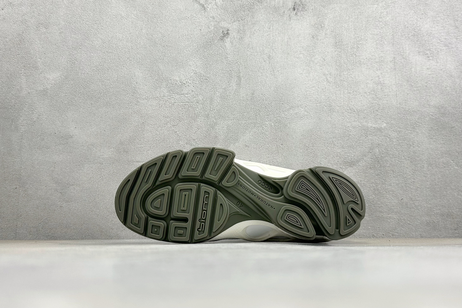 270 M版Ecco 爱步BIOM健步探索系列缓震运动鞋 8003346-Chinese UA Cheap High Quatity Brand Clothes Bags handbags Sneakers wholesale wholesaler seller from China Factory suppliers Fashion Clothing Shoes best Quality Beautiful Price 270 M版Ecco 爱步BIOM健步探索系列缓震运动鞋 8003346