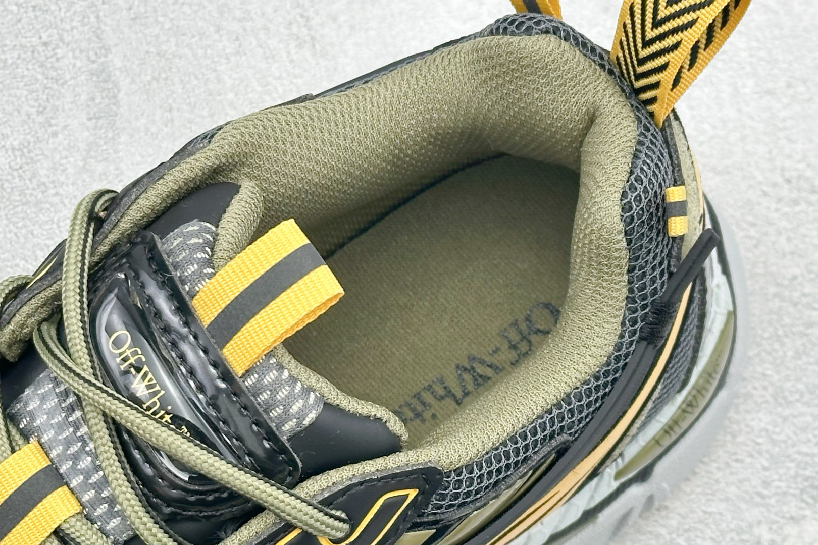 380 S版 Off-White 防滑耐磨透气性轻便跑鞋 OWIA295S26FAB
