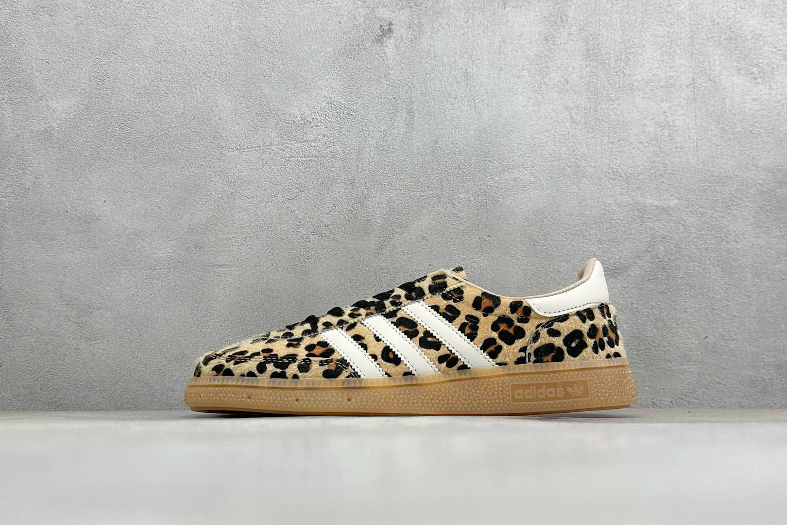 FX版Ad Handball Spezial 阿迪达斯经典款复古休闲板鞋 KI6678 FX版Ad Handball Spezial 阿迪达斯经典款复古休闲板鞋 KI6678