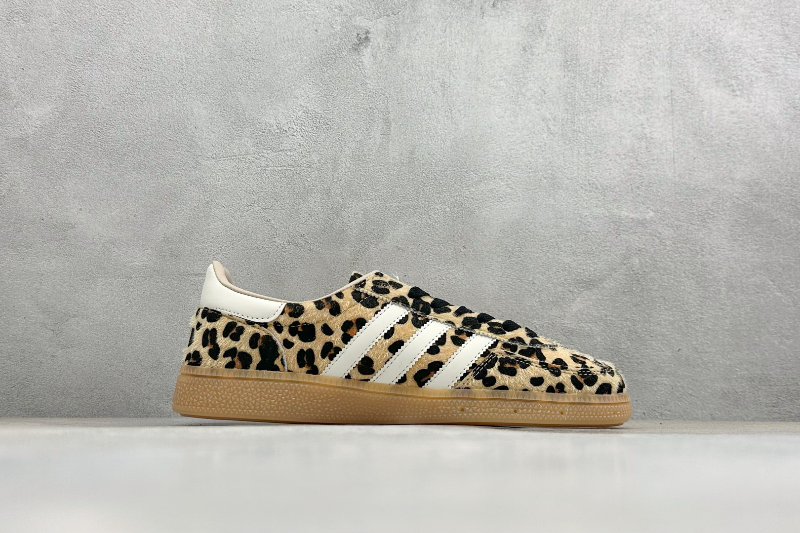 FX版Ad Handball Spezial 阿迪达斯经典款复古休闲板鞋 KI6678 FX版Ad Handball Spezial 阿迪达斯经典款复古休闲板鞋 KI6678