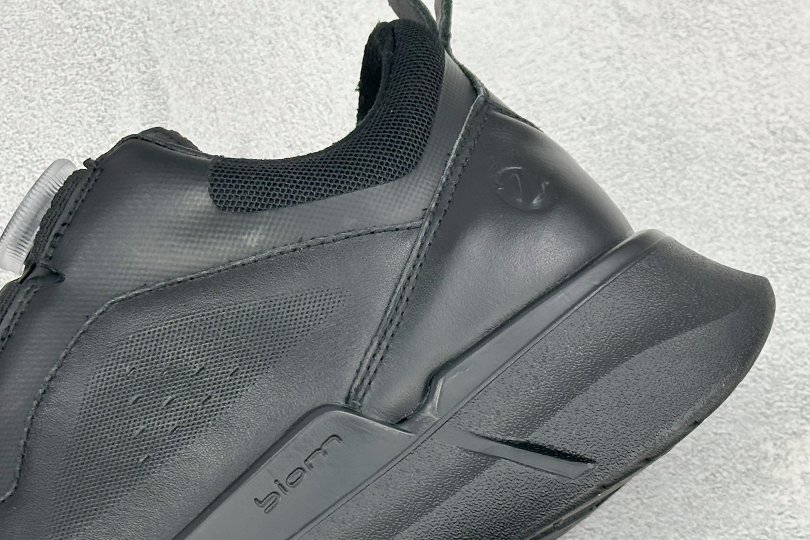260 W1版Ecco/爱步 Biom 2.2系列 旋转扣皮面经典百搭时尚休闲鞋 830864