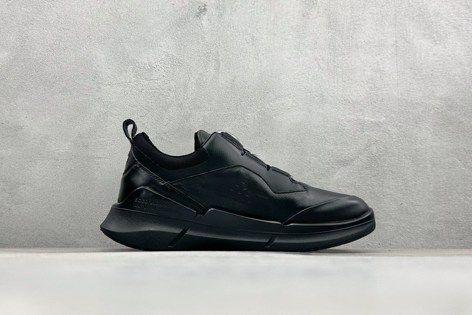 260 W1版Ecco/爱步 Biom 2.2系列 旋转扣皮面经典百搭时尚休闲鞋 830864