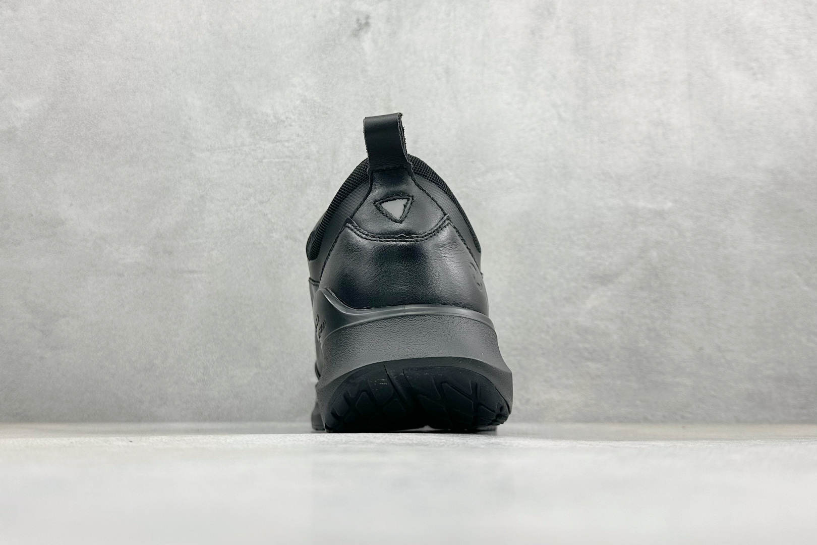 260 W1版Ecco/爱步 Biom 2.2系列 旋转扣皮面经典百搭时尚休闲鞋 830864