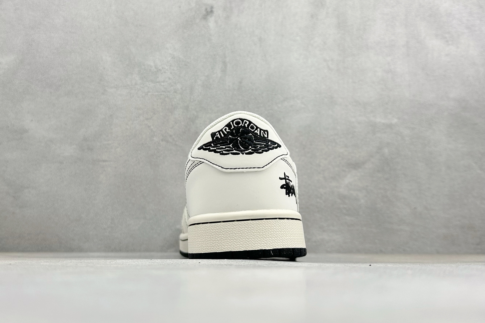Air Jordan 1 Low AJ1 乔1 斯图西联名 高端定制 低帮倒钩复古篮球鞋 HH7518-092 Air Jordan 1 Low AJ1 乔1 斯图西联名 高端定制 低帮倒钩复古篮球鞋 HH7518-092