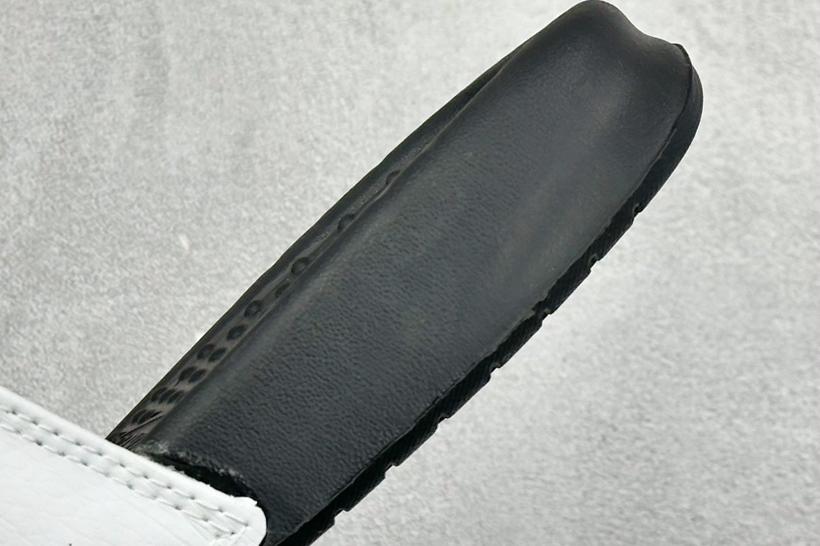 CX版Nike BENASSI SWOOSH 舒适时尚 EVA 防滑防磨减震一字拖鞋 666089-100 CX版Nike BENASSI SWOOSH 舒适时尚 EVA 防滑防磨减震一字拖鞋 666089-100