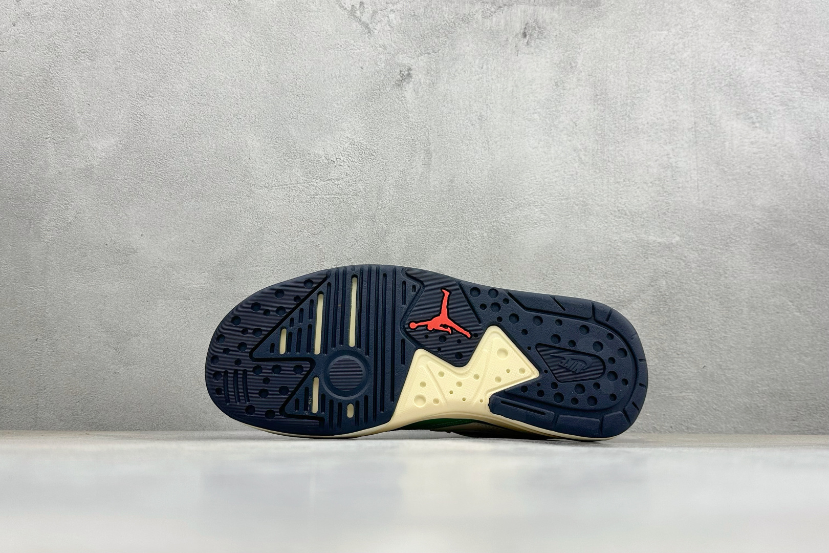 AD版Jordan CMFT ERA 舒适简约低帮运动板鞋 HJ6777-400