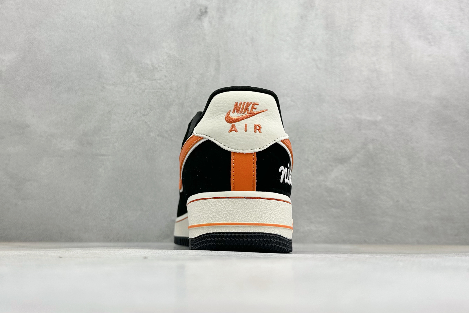 SC版Nike Air Force 1'07 Low 黑橙潮步 空军一号低帮休闲板鞋 FV3694-107 SC版Nike Air Force 1'07 Low 黑橙潮步 空军一号低帮休闲板鞋 FV3694-107
