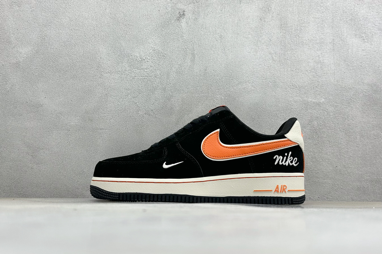 SC版Nike Air Force 1’07 Low 黑橙潮步 空军一号低帮休闲板鞋 FV3694-107 SC版Nike Air Force 1’07 Low 黑橙潮步 空军一号低帮休闲板鞋 FV3694-107