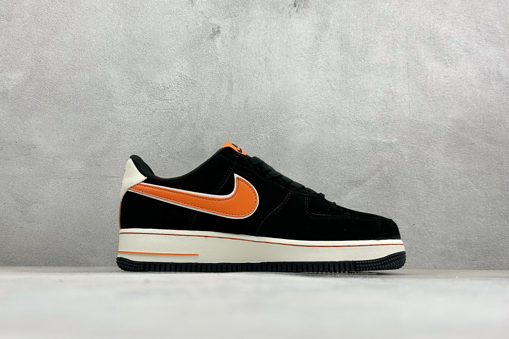 SC版Nike Air Force 1'07 Low 黑橙潮步 空军一号低帮休闲板鞋 FV3694-107 SC版Nike Air Force 1'07 Low 黑橙潮步 空军一号低帮休闲板鞋 FV3694-107