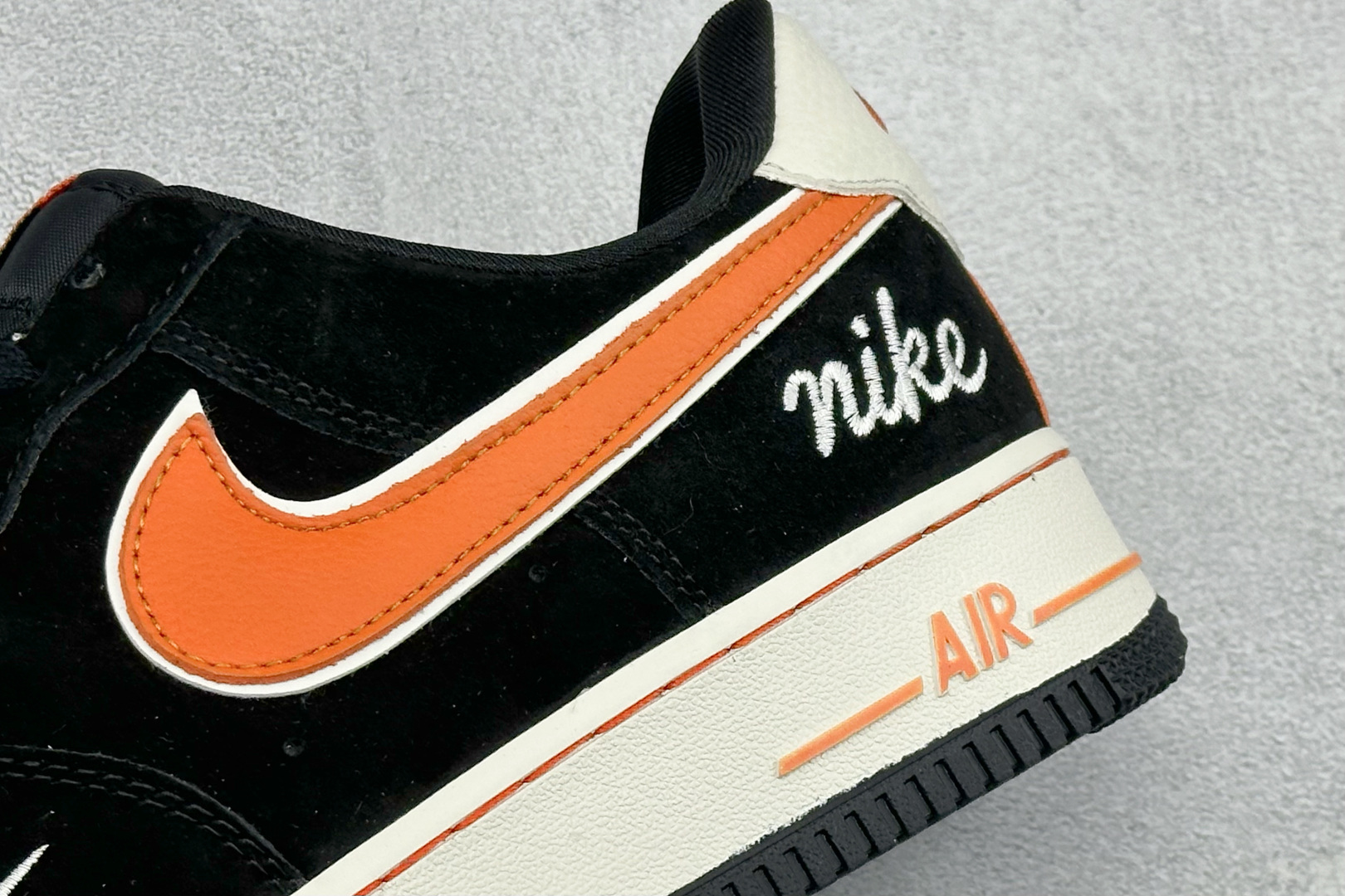 SC版Nike Air Force 1'07 Low 黑橙潮步 空军一号低帮休闲板鞋 FV3694-107 SC版Nike Air Force 1'07 Low 黑橙潮步 空军一号低帮休闲板鞋 FV3694-107