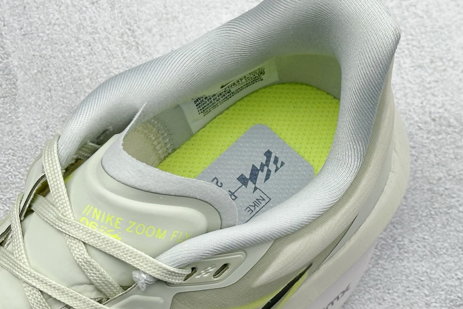 Nk Zoom Fly 6 耐克超弹轻盈跑步鞋 FN8454-004 Nk Zoom Fly 6 耐克超弹轻盈跑步鞋 FN8454-004