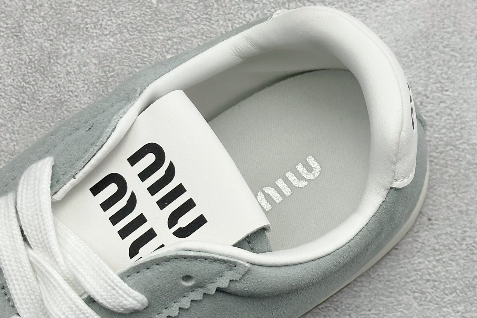 200 MiuMiu Plume 缪缪平底系带薄底低帮生活休闲德训鞋 蓝色-Chinese UA Cheap High Quatity Brand Clothes Bags handbags Sneakers wholesale wholesaler seller from China Factory suppliers Fashion Clothing Shoes best Quality Beautiful Price 200 MiuMiu Plume 缪缪平底系带薄底低帮生活休闲德训鞋 蓝色