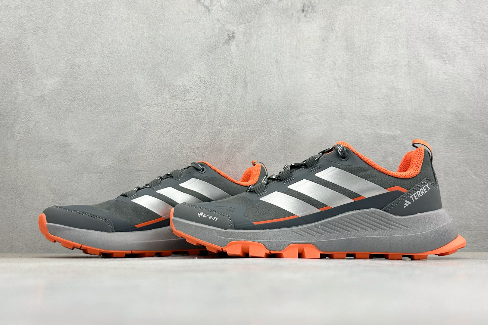 Adidas Terrex Skychaser Ax5 舒适柔软 低帮休闲登山鞋 JS4608 Adidas Terrex Skychaser Ax5 舒适柔软 低帮休闲登山鞋 JS4608