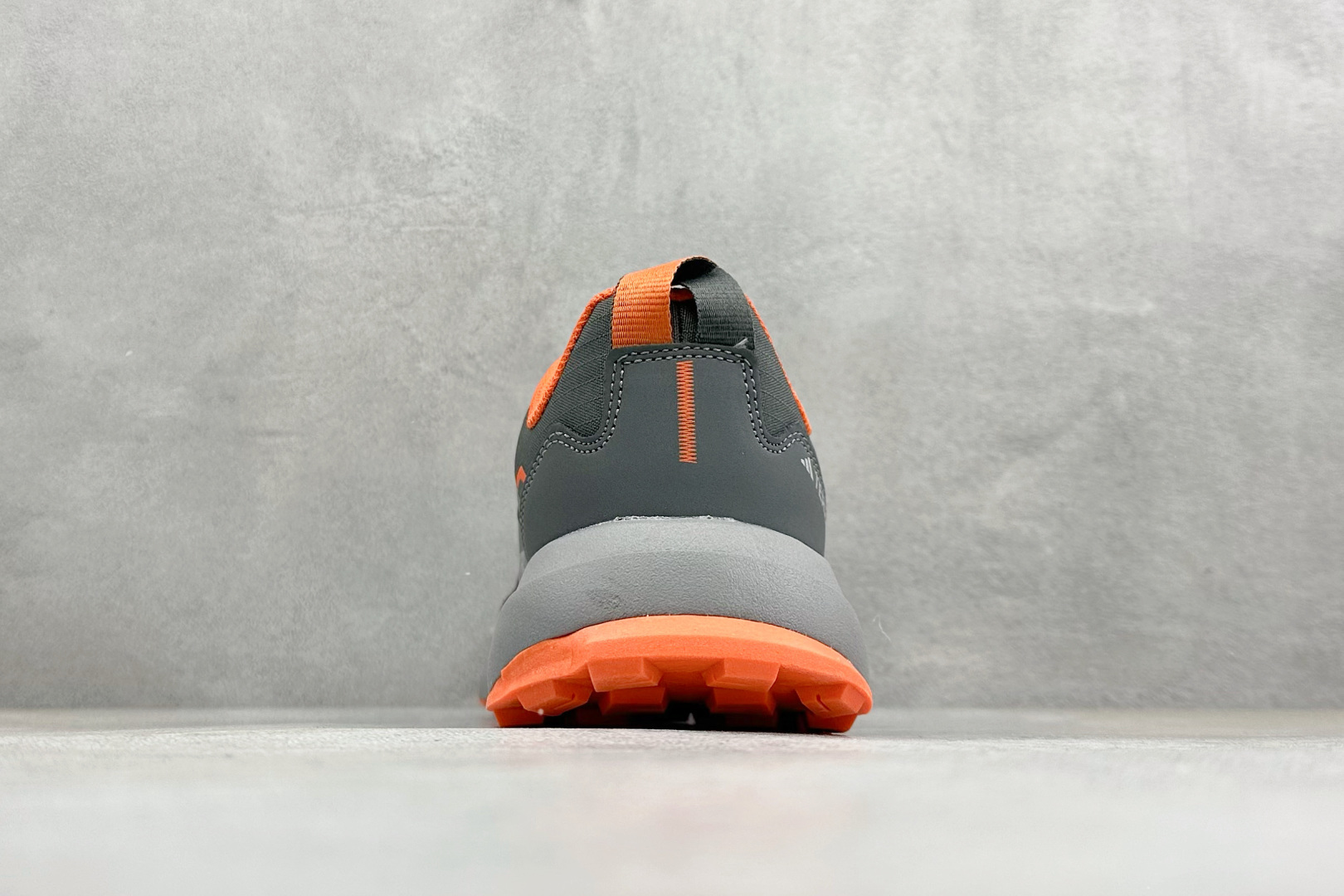 Adidas Terrex Skychaser Ax5 舒适柔软 低帮休闲登山鞋 JS4608 Adidas Terrex Skychaser Ax5 舒适柔软 低帮休闲登山鞋 JS4608