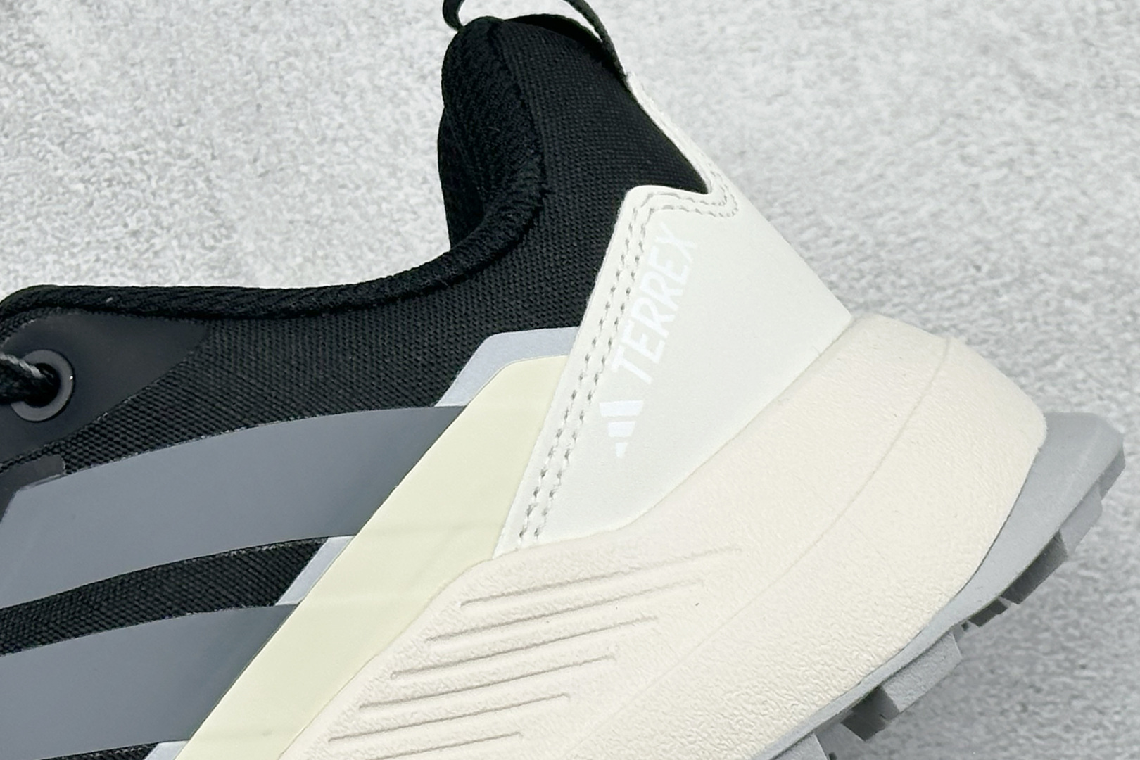 Adidas Terrex Skychaser Ax5 舒适柔软 低帮休闲登山鞋 JQ6724 Adidas Terrex Skychaser Ax5 舒适柔软 低帮休闲登山鞋 JQ6724