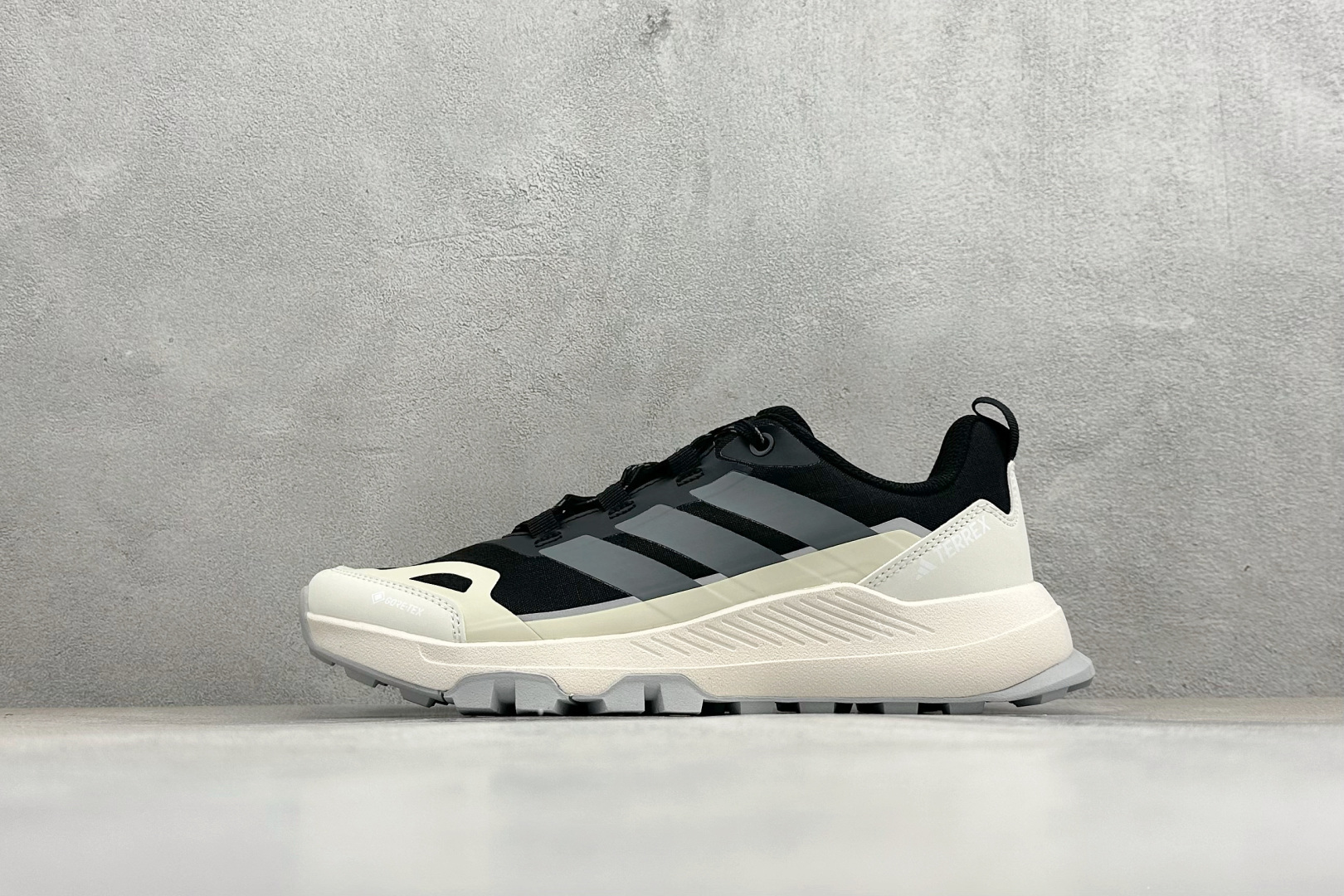 Adidas Terrex Skychaser Ax5 舒适柔软 低帮休闲登山鞋 JQ6724 Adidas Terrex Skychaser Ax5 舒适柔软 低帮休闲登山鞋 JQ6724