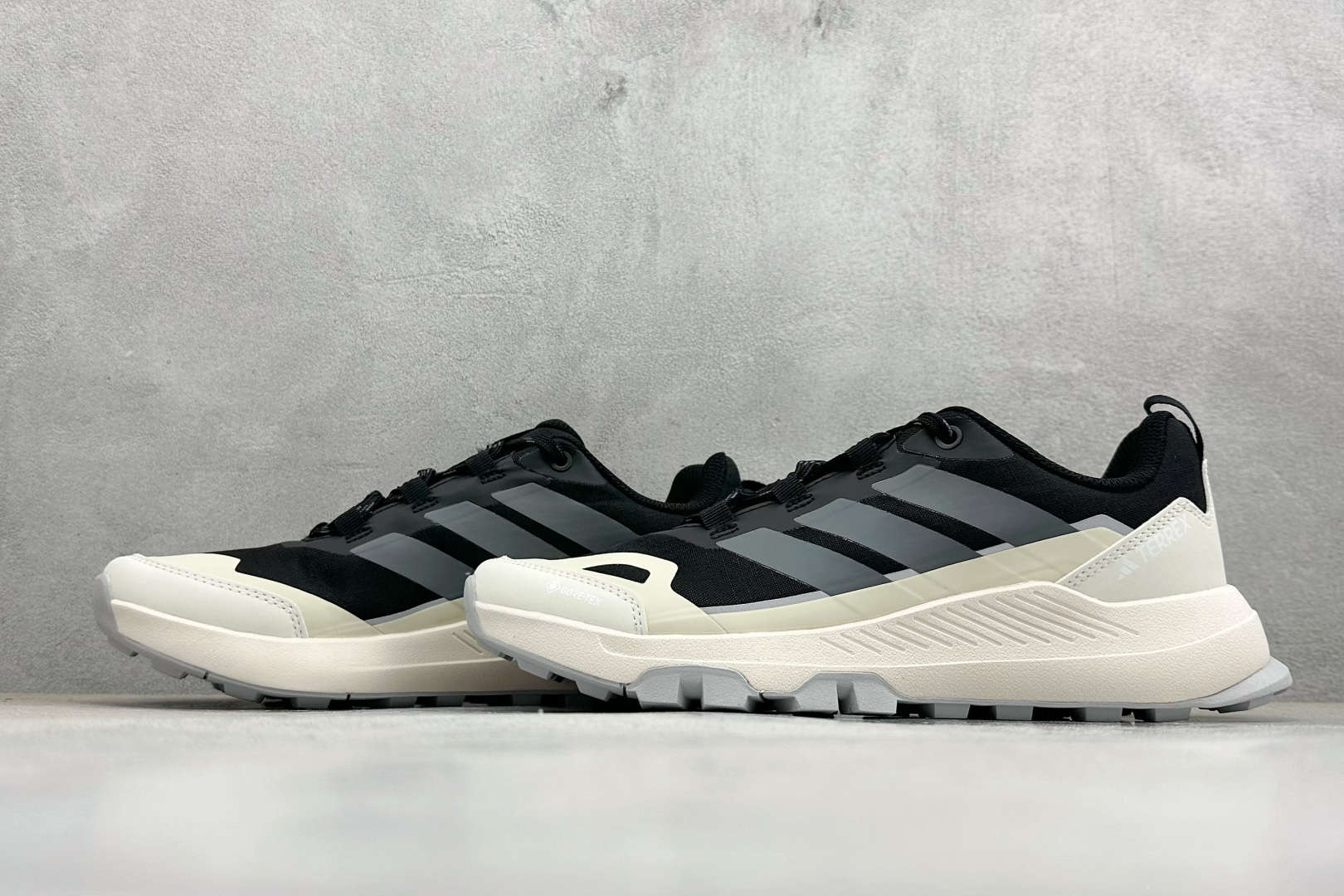Adidas Terrex Skychaser Ax5 舒适柔软 低帮休闲登山鞋 JQ6724 Adidas Terrex Skychaser Ax5 舒适柔软 低帮休闲登山鞋 JQ6724