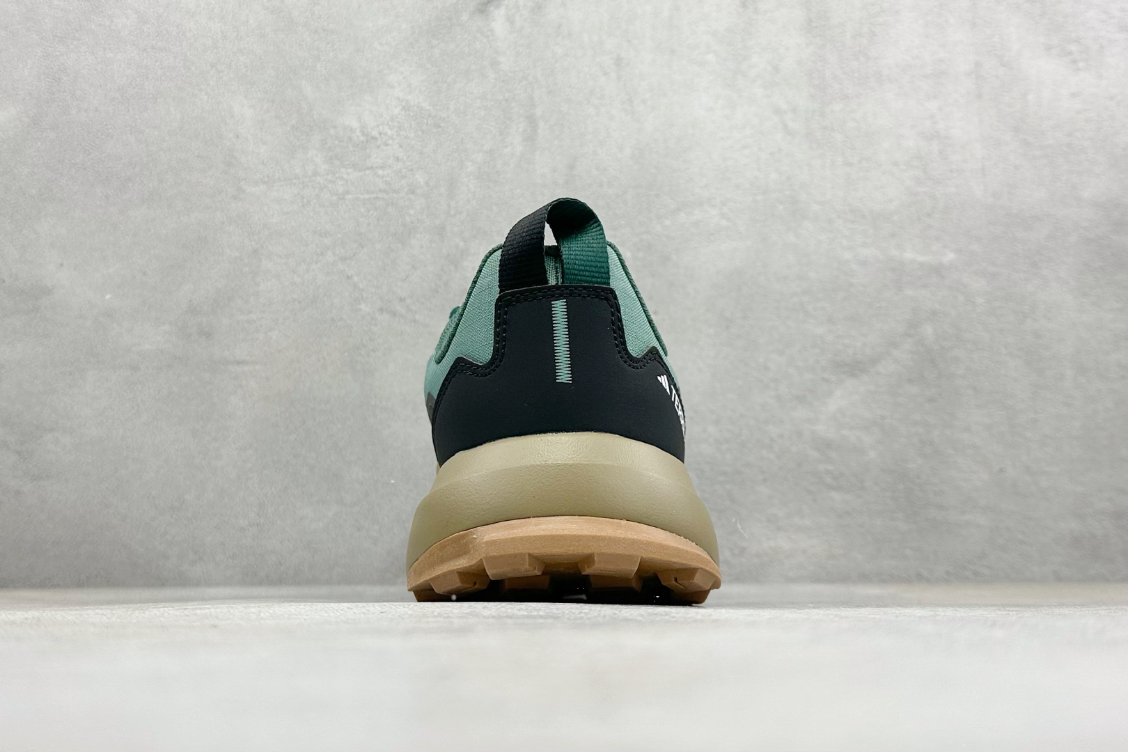 Adidas Terrex Skychaser Ax5 舒适柔软 低帮休闲登山鞋 JQ2214 Adidas Terrex Skychaser Ax5 舒适柔软 低帮休闲登山鞋 JQ2214