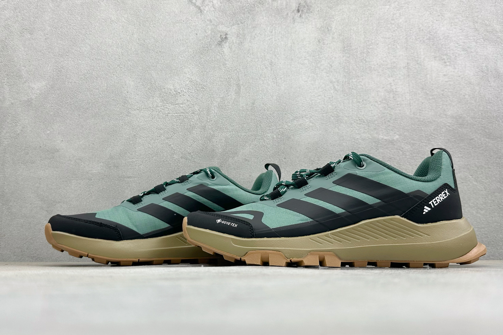Adidas Terrex Skychaser Ax5 舒适柔软 低帮休闲登山鞋 JQ2214 Adidas Terrex Skychaser Ax5 舒适柔软 低帮休闲登山鞋 JQ2214