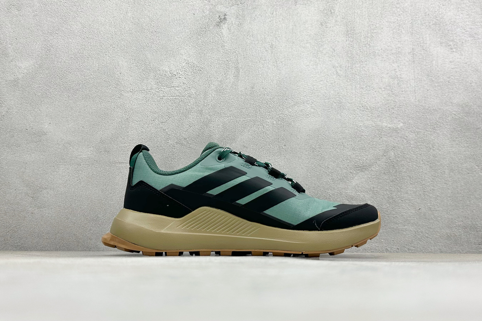 Adidas Terrex Skychaser Ax5 舒适柔软 低帮休闲登山鞋 JQ2214 Adidas Terrex Skychaser Ax5 舒适柔软 低帮休闲登山鞋 JQ2214